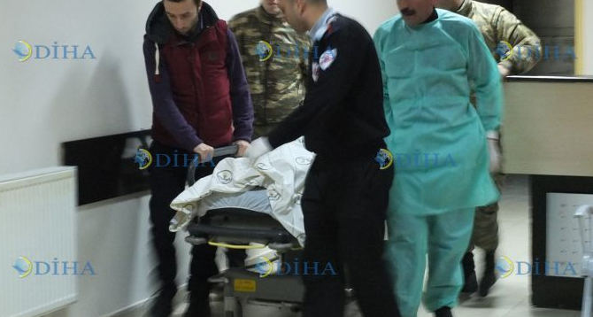Hakkari'de şüpheli asker ölümü! Hakkari’de Zap Jandarma Karakolu’nda askerlik yapmakta olan Özgür Bedir isimli erin sırtından vurularak öldürüldüğü belirtildi. Hakkari Ekran Alıntısı