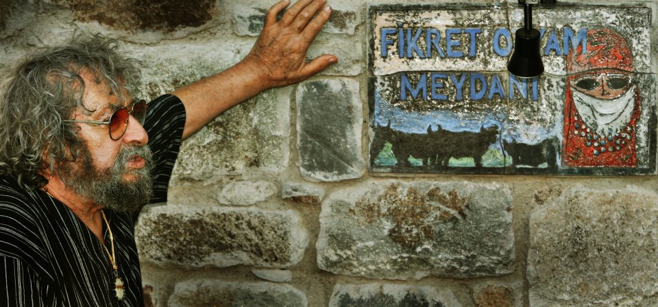 Ressam Fikret Otyam yoğun bakıma alındı! Ressam – Yazar hastanaeye kaldırıldı. 89 yaşındaki Otyam, geçirdiği mide kanaması sonrasında götürüldüğü hastanede yoğun bakıma alındı. Ressam Fikret Otyam yoğun bakıma alındı!