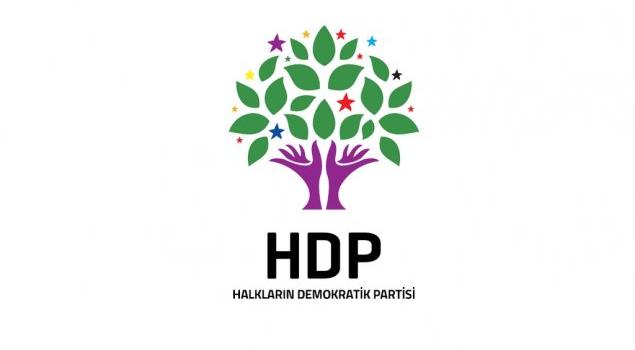 HEP eski milletvekilisi ve Siirt Belediyesi eski Başkanı Selim Sadak, HDP’ye yaptığı milletvekilliği adaylık başvurusunu çektiğini açıkladı.