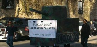 Anarşistlerden eylem: ‘Tanklar değil halklar kazanacak’ Anarşistlerden eylem: 'Tanklar değil halklar kazanacak'