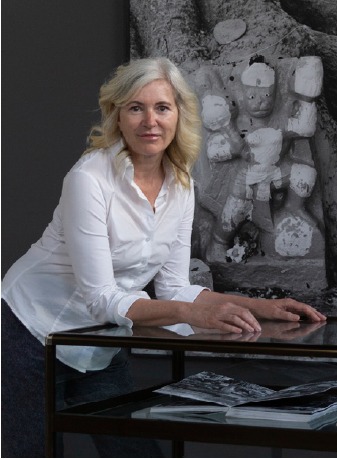 İpek Yolu'nda ve zamanda geriye yolculuk Fotoğraf sanatçısı Renate Graf’ın "İpek Yolu'nda ve Zamanda Geriye Yolculuk" adlı sergisi, Institut français Ankara, Fransa ve Avusturya’nın Türkiye Büyükelçilikleri ve  CerModern işbirliği ile Ankara CerModern’de ziyaretçilerle buluşuyor. Sergi 29 Ocak – 27 Mart tarihleri arasında CerModern ana salonda ziyarete açık olacak. İpek yolu hakkında Renate Graf 2 İpek yolu