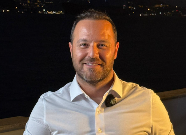 hakkında Erdem Sezer